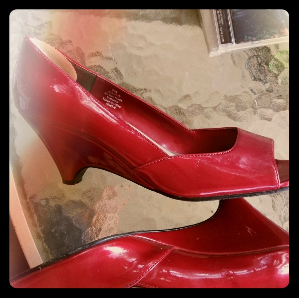 Size 8 wedges
